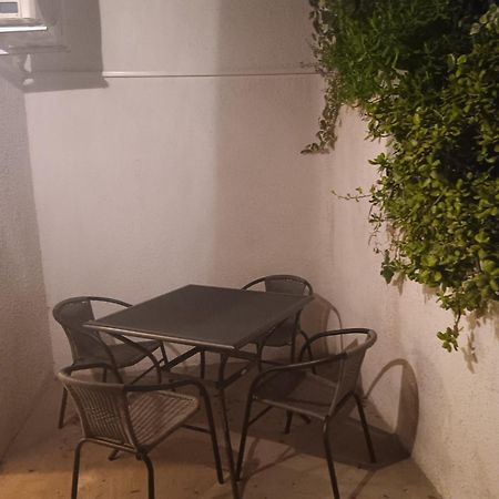 Apartments Luka Uble ภายนอก รูปภาพ