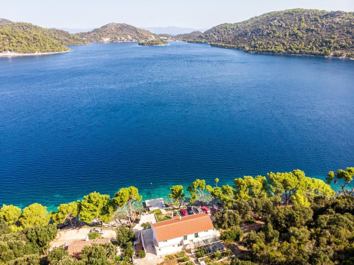 Apartments Luka Uble ภายนอก รูปภาพ