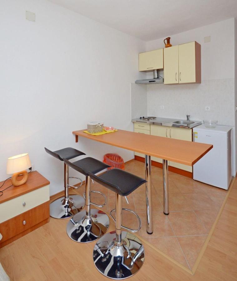 Apartments Luka Uble ภายนอก รูปภาพ