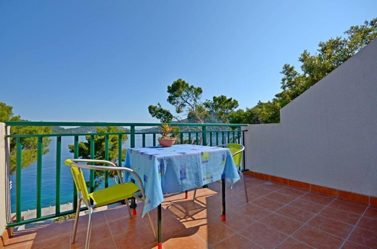 Apartments Luka Uble ภายนอก รูปภาพ