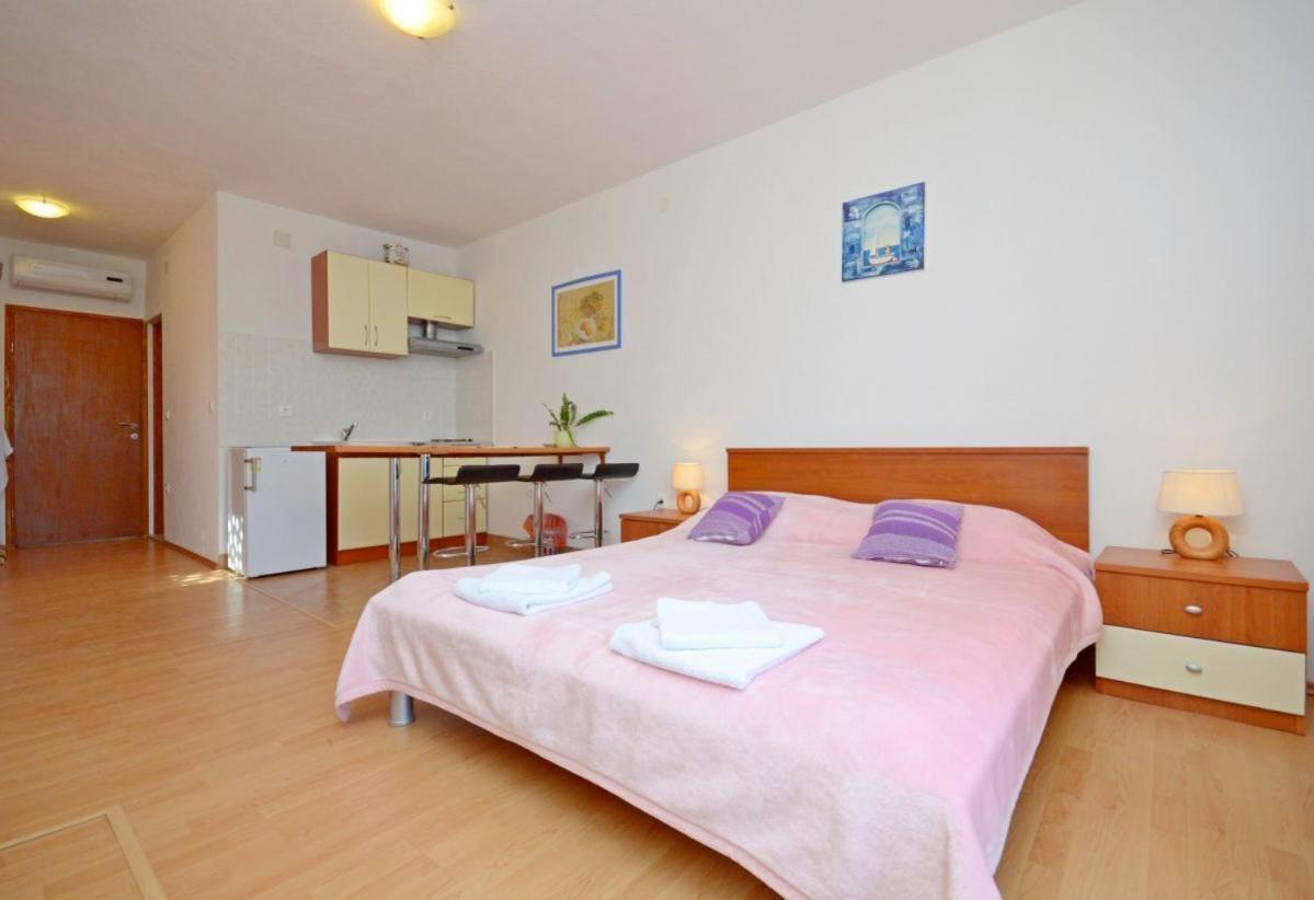 Apartments Luka Uble ภายนอก รูปภาพ