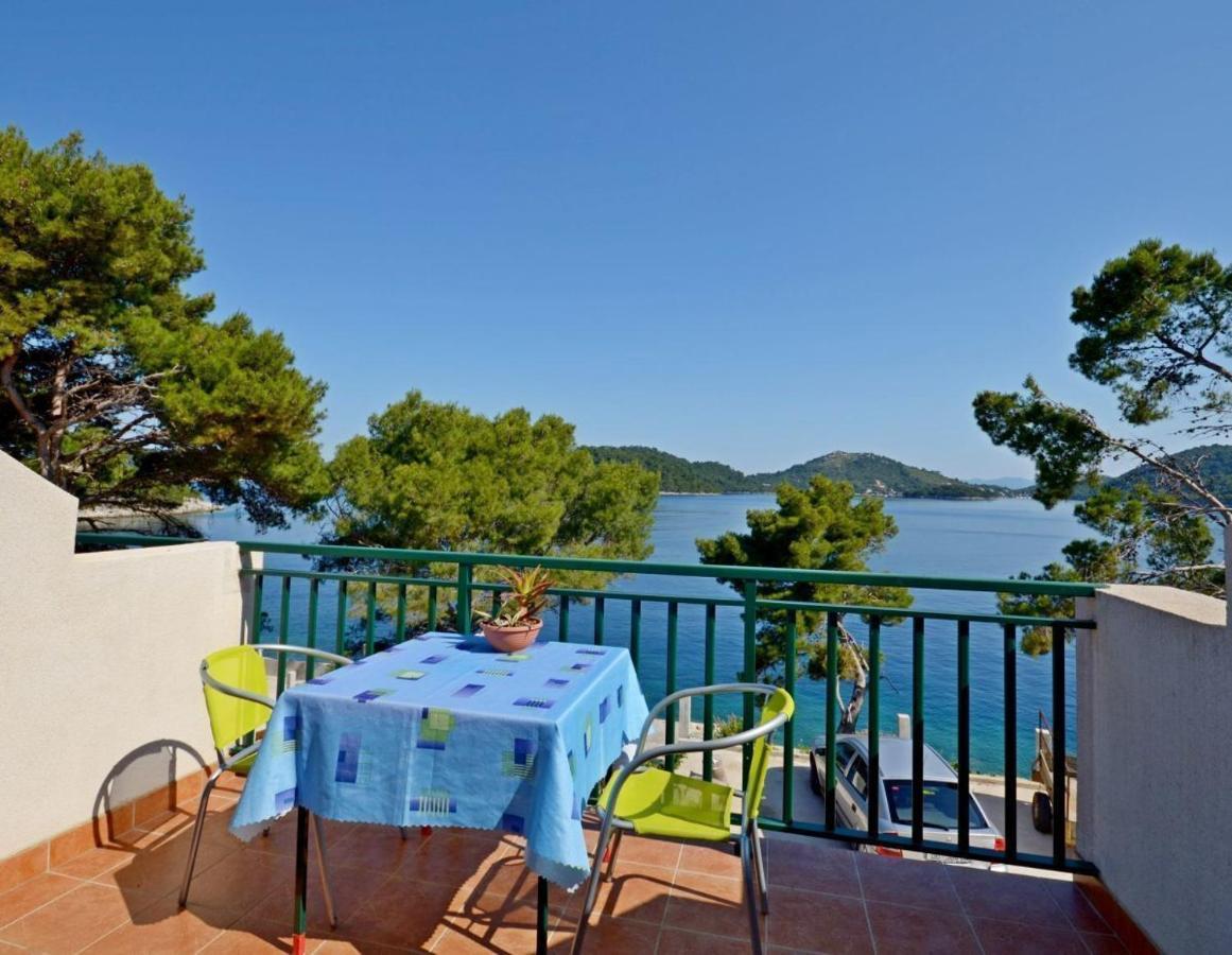 Apartments Luka Uble ภายนอก รูปภาพ