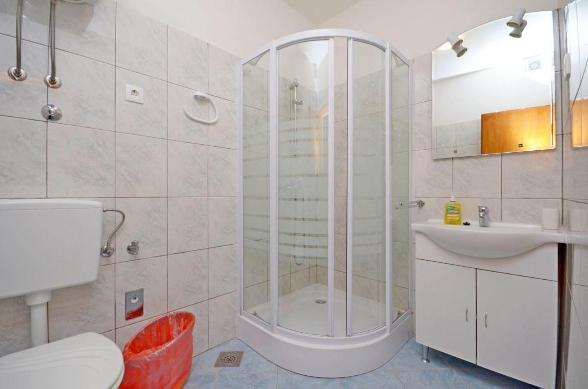 Apartments Luka Uble ภายนอก รูปภาพ