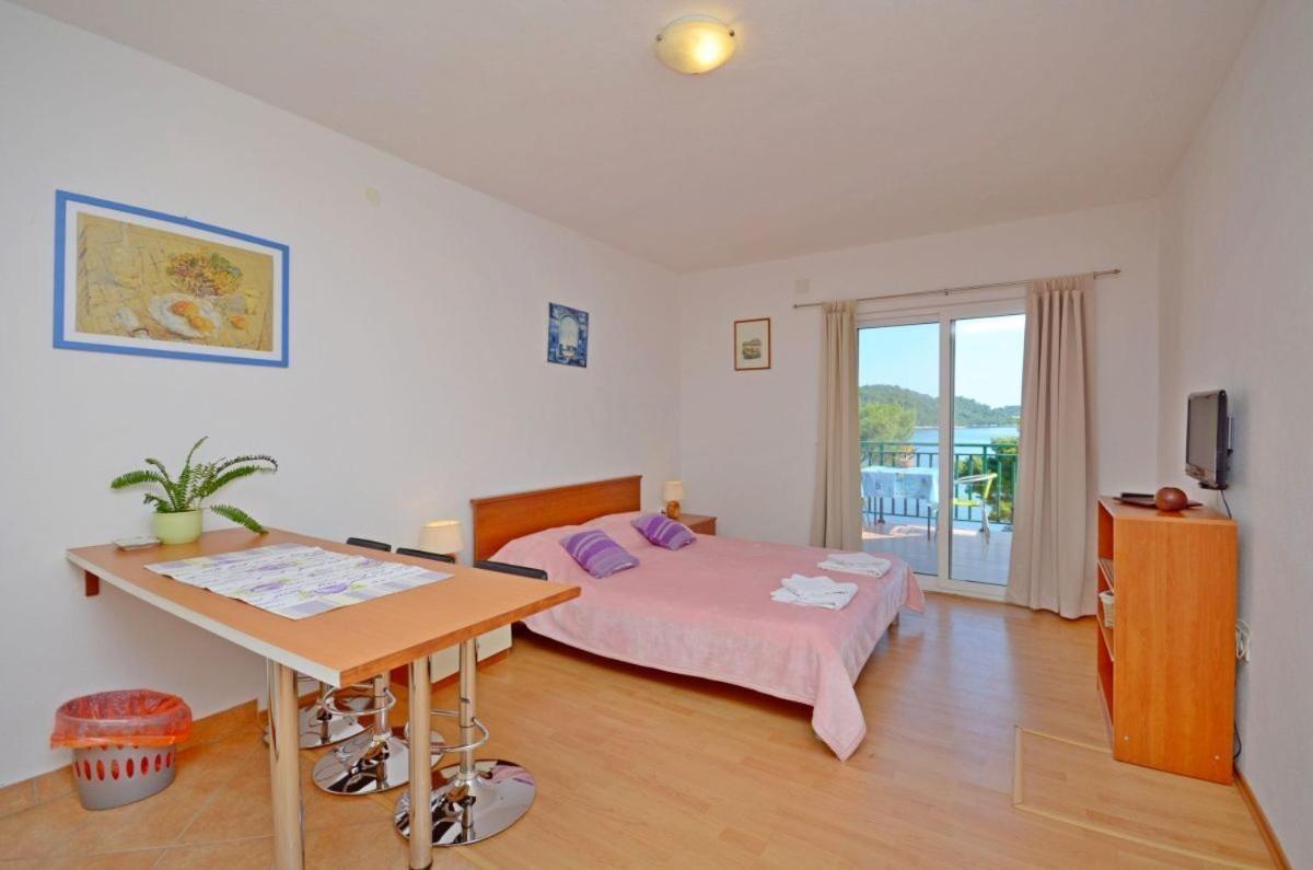 Apartments Luka Uble ภายนอก รูปภาพ